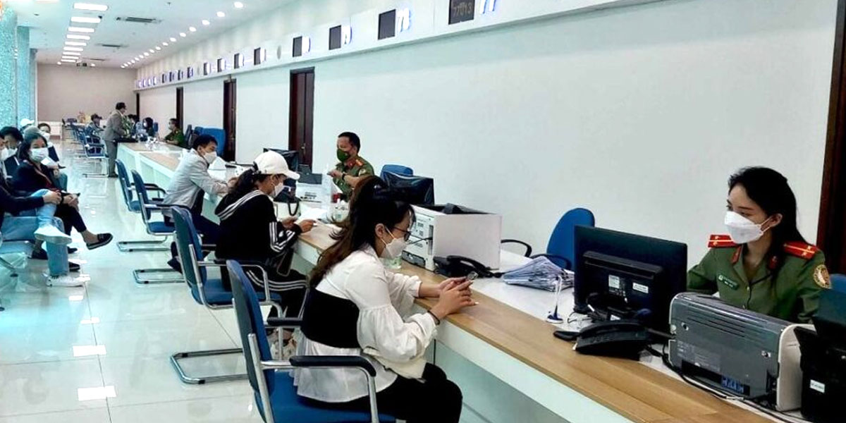 Theo Luật Doanh nghiệp 2020 (có hiệu lực từ ngày 01/01/2021), đăng ký kinh doanh là việc cá nhân, tổ chức nộp hồ sơ xin cấp Giấy chứng nhận đăng ký doanh nghiệp (GCNĐKDN) để được pháp luật công nhận tư cách pháp nhân, cho phép thực hiện các hoạt động sản xuất – kinh doanh.